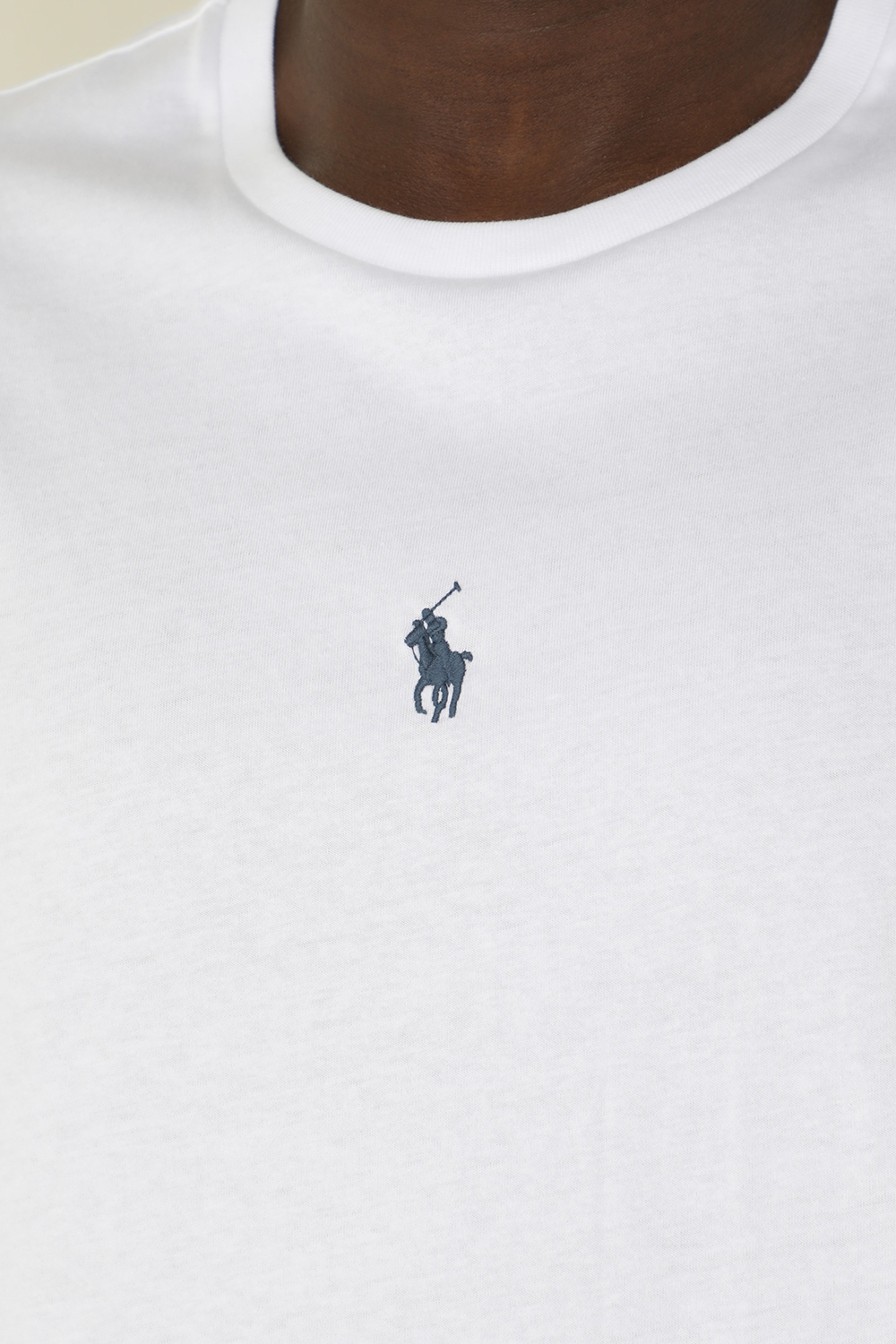 תמונת תקריב דוגמן של חולצת טי