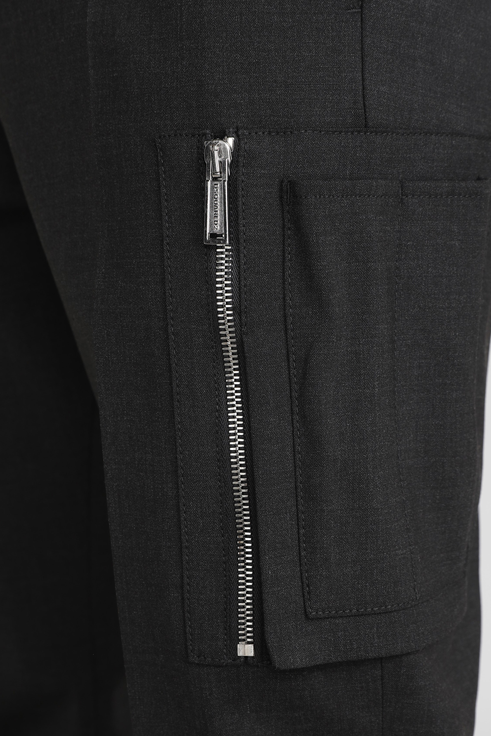 תמונת תקריב דוגמן של מכנסי סיגר