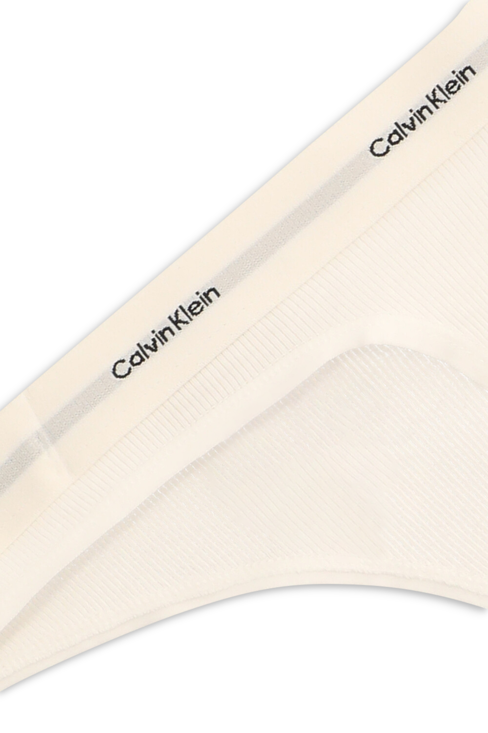 תמונה אחורית של תחתוני חוטיני