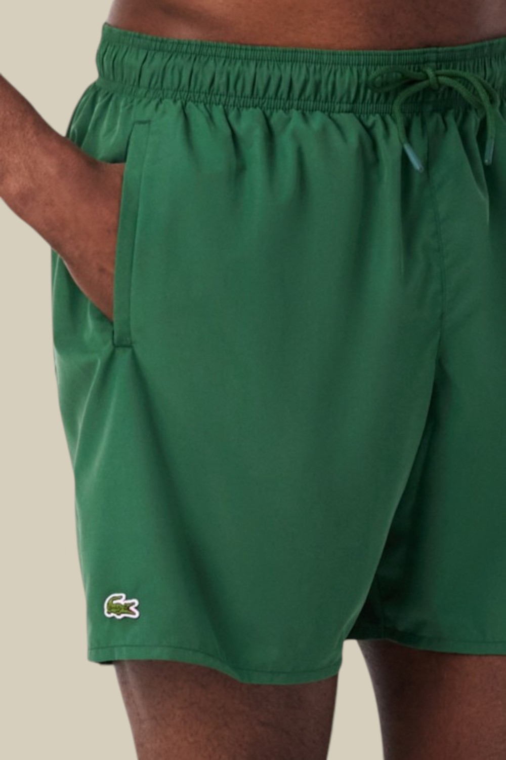 תמונת תקריב דוגמן של מכנסי בגד ים