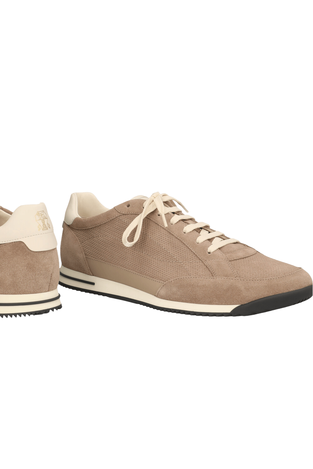 תמונת תקריב של נעלי סניקרס זמש