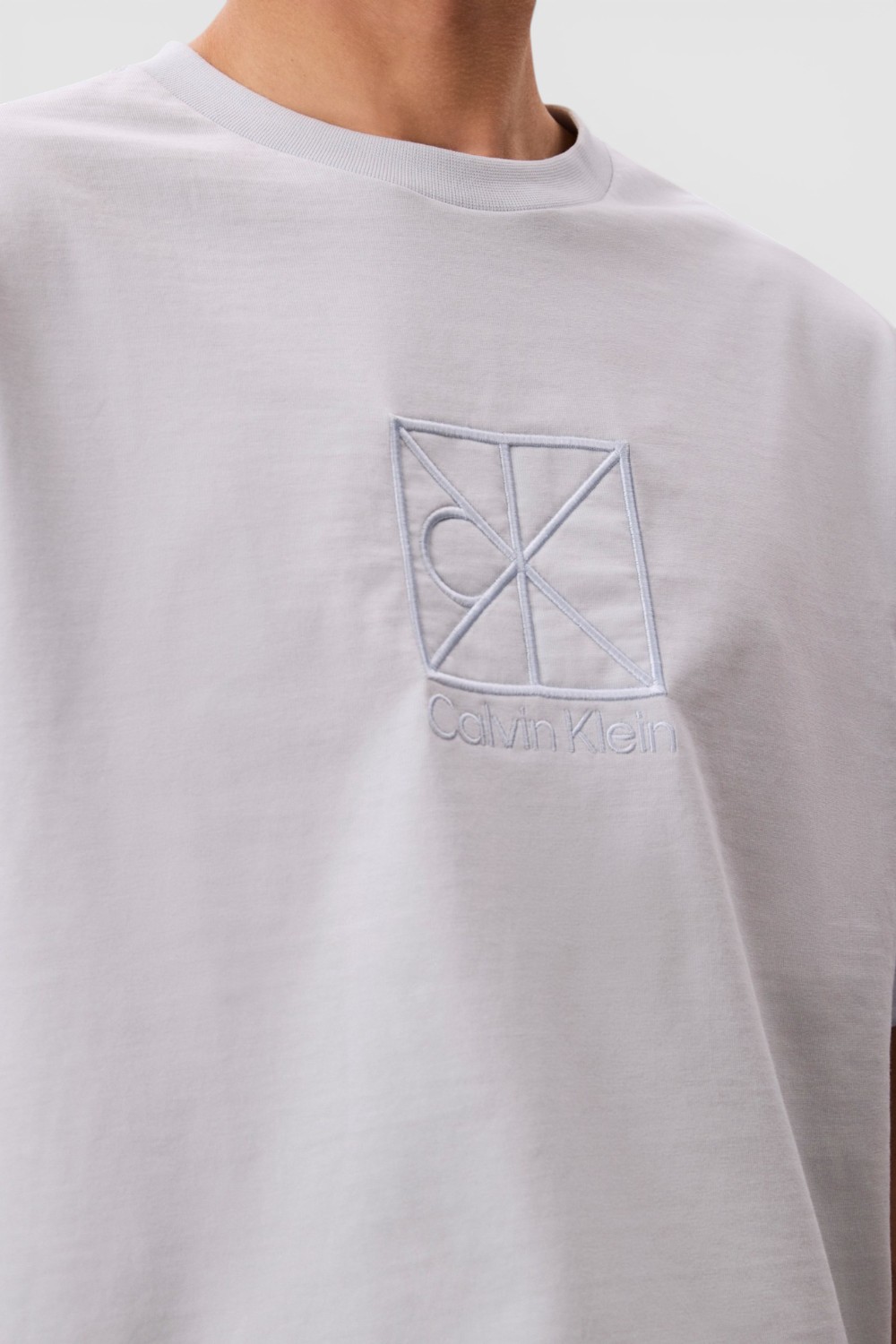 תמונת תקריב דוגמן של חולצת טי