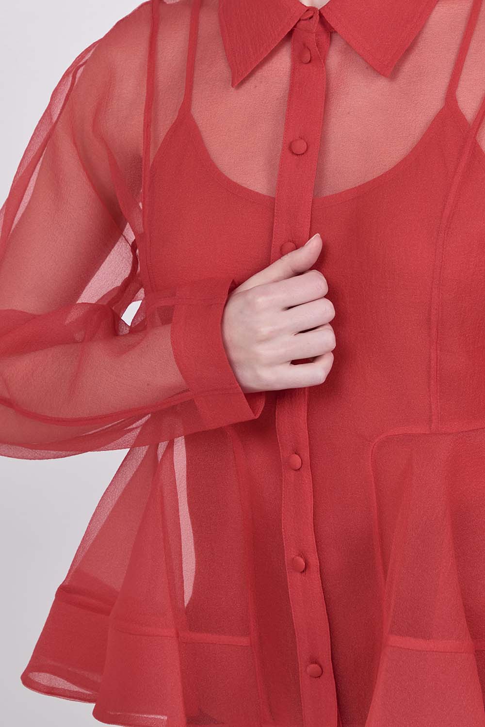 תמונת תקריב דוגמן של חולצת פפלום