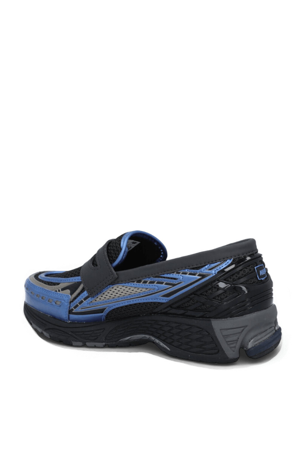 תמונה אחורית של נעלי סניקרס