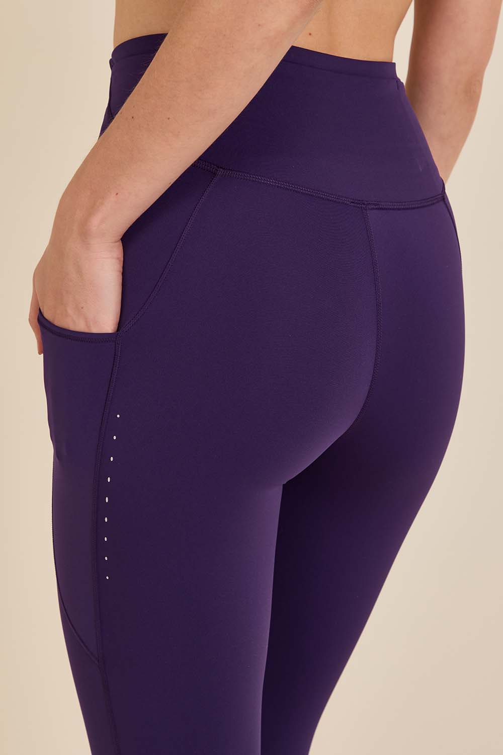 תמונת תקריב דוגמן של Fast and Free High-Rise Tight 25'' Pocket