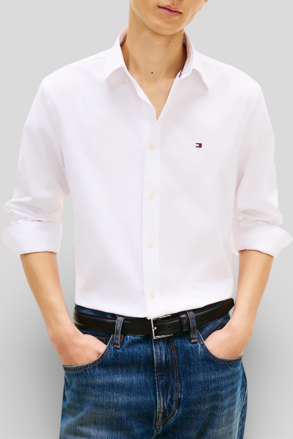 תמונת דוגמן קידמית של חולצה מכופתרת