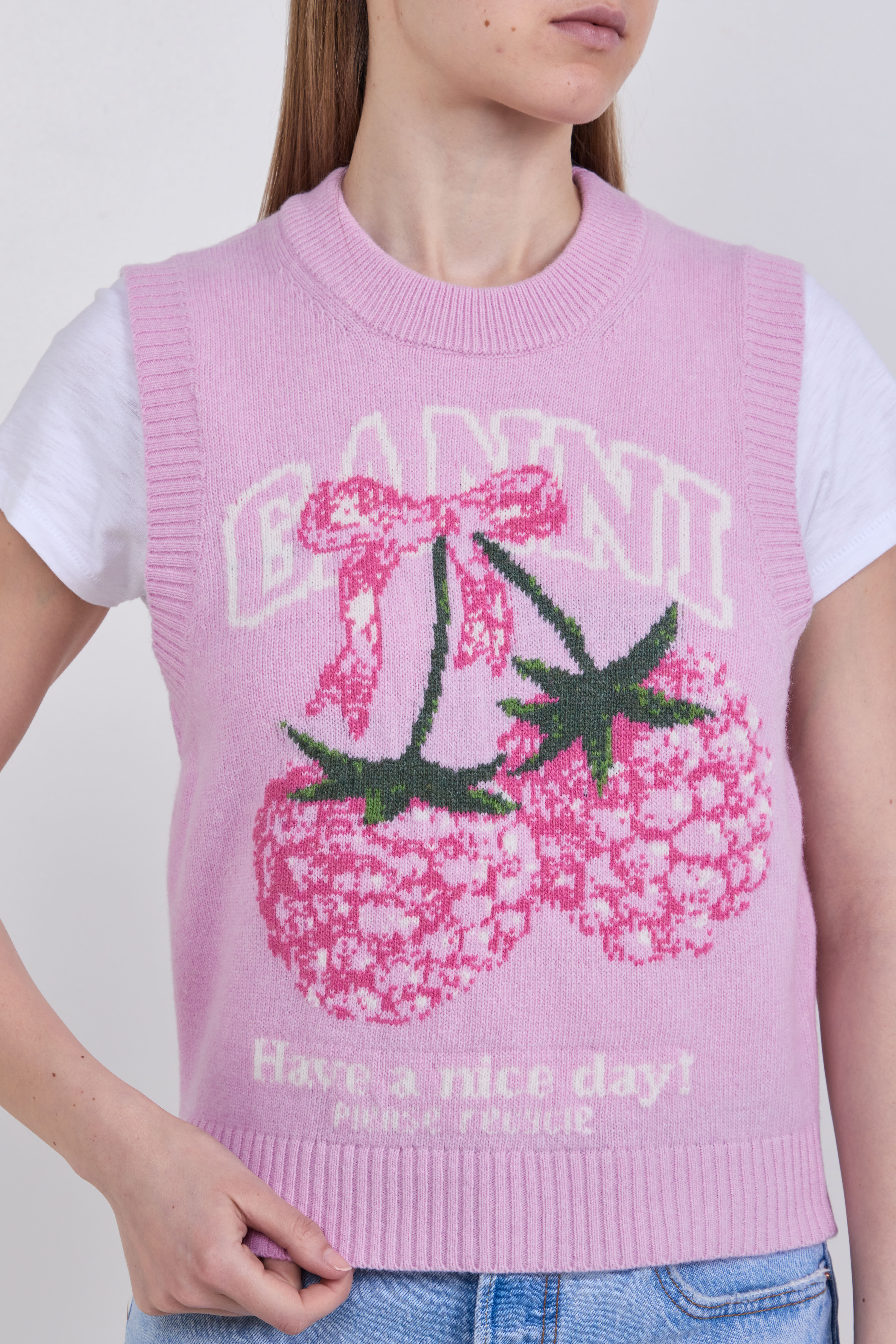 תמונת תקריב דוגמן של אפודת צמר