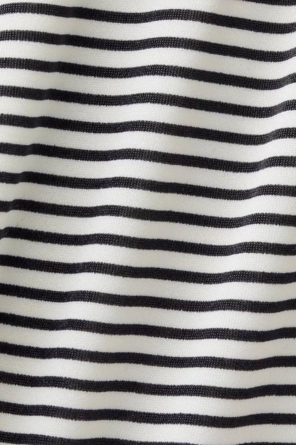 תמונה אחורית של InvisiWear Mid-Rise Thong *3 Pack