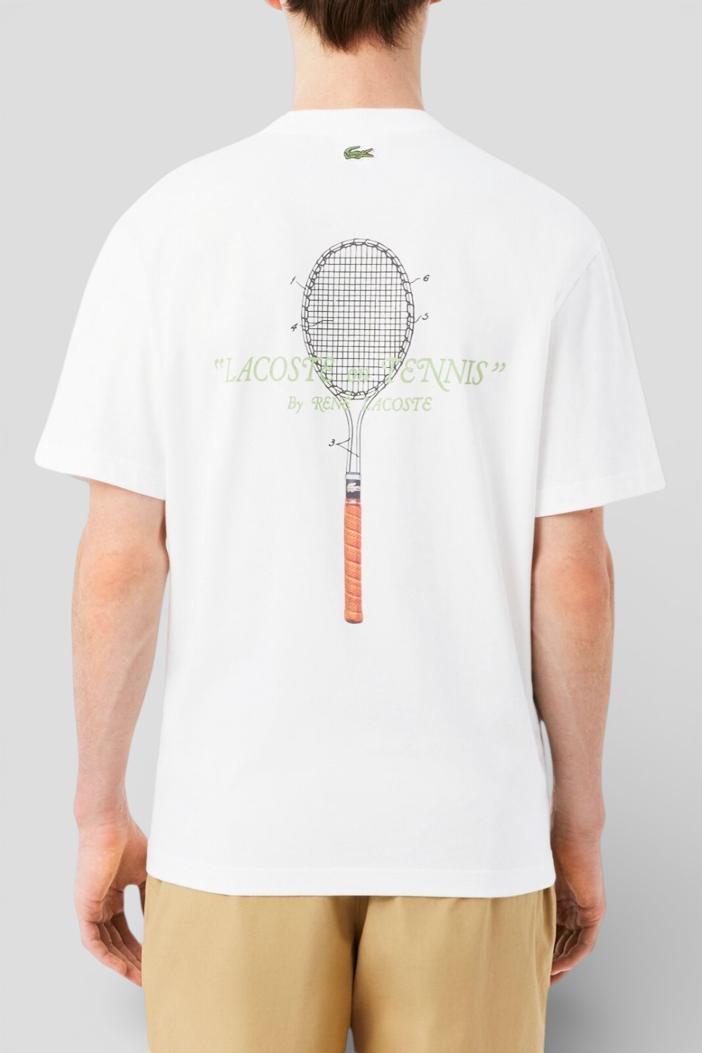 תמונת דוגמן אחורית של חולצת טי