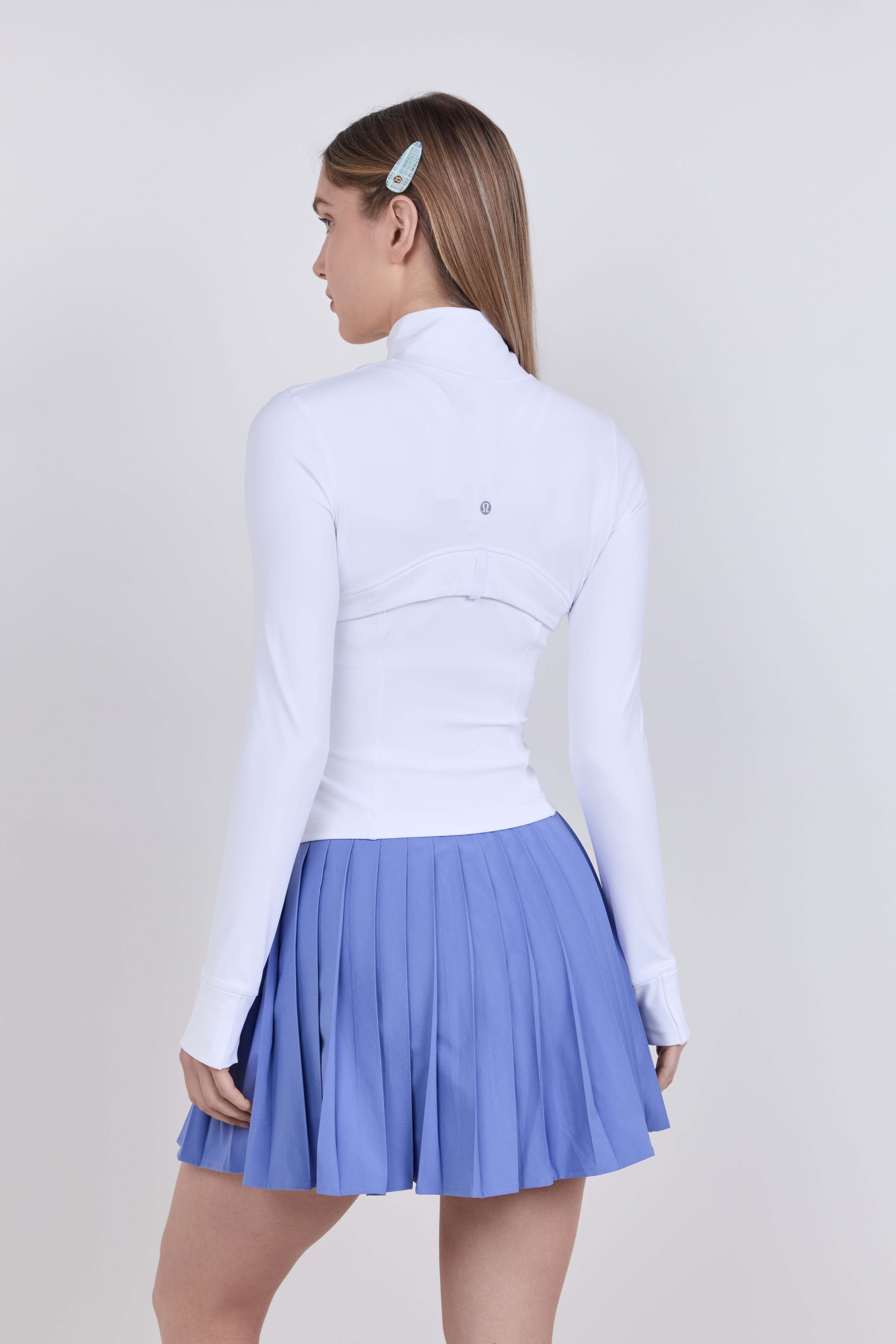 תמונת דוגמן אחורית של Define Cropped Jacket Nulu