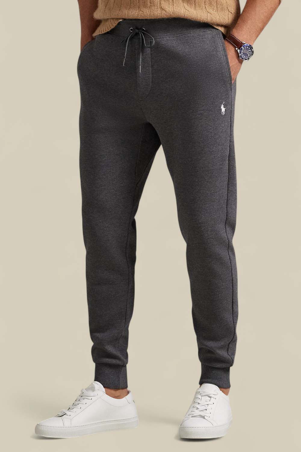 תמונת דוגמן קידמית של מכנסי ג'וג סלים פיט