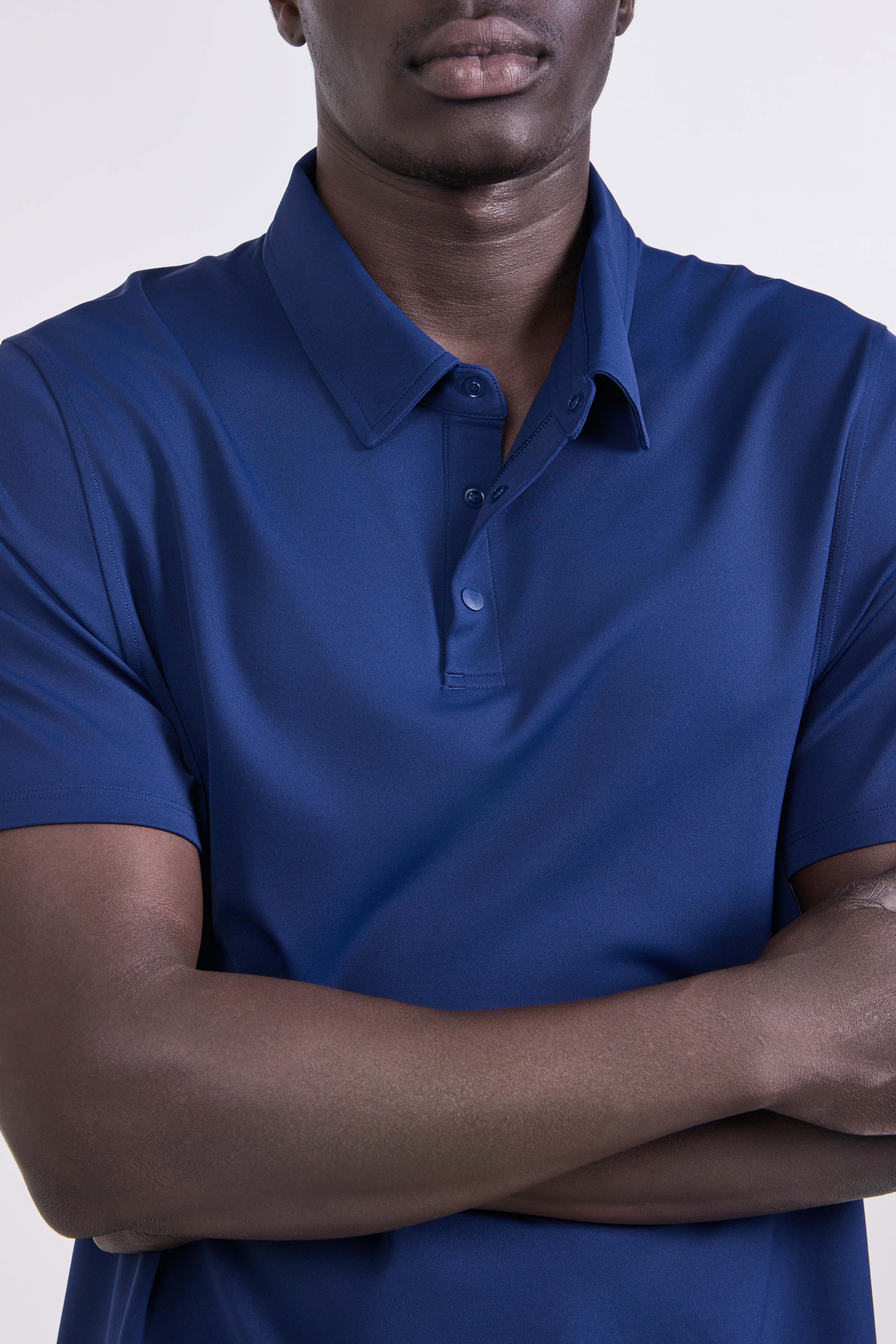 תמונת תקריב דוגמן של ShowZero&trade; Classic-Fit Polo Shirt