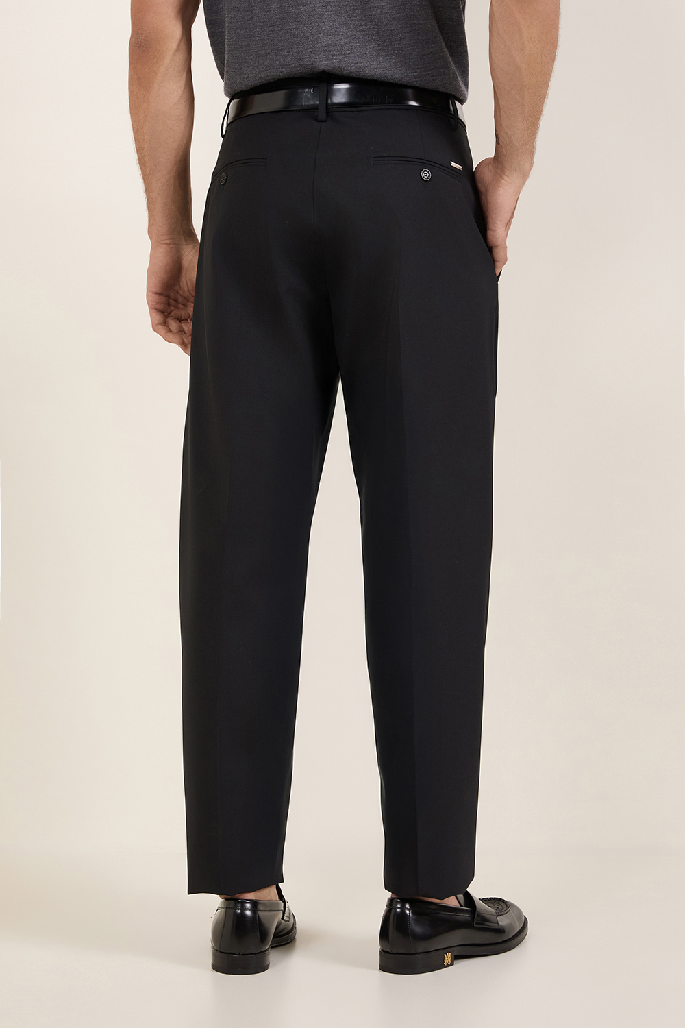 תמונת דוגמן אחורית של מכנסיים ארוכים מצמר