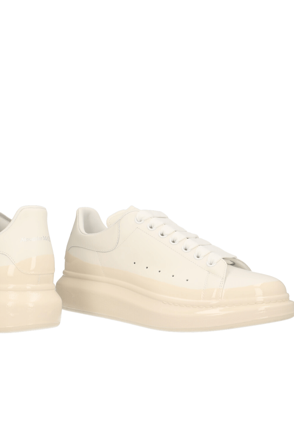 תמונת תקריב של נעלי סניקרס