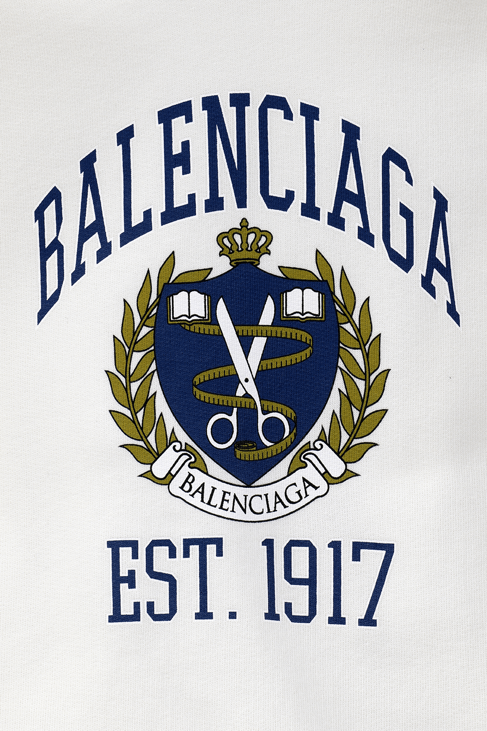 תמונת תקריב של גילאי 2-10 סווטשירט קפוצ'ון עם שם המותג בצבע לבן