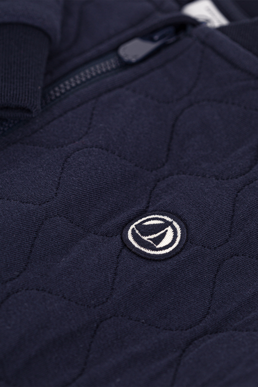 תמונת תקריב של ז'קט בומבר - גילאי 3-5 שנים