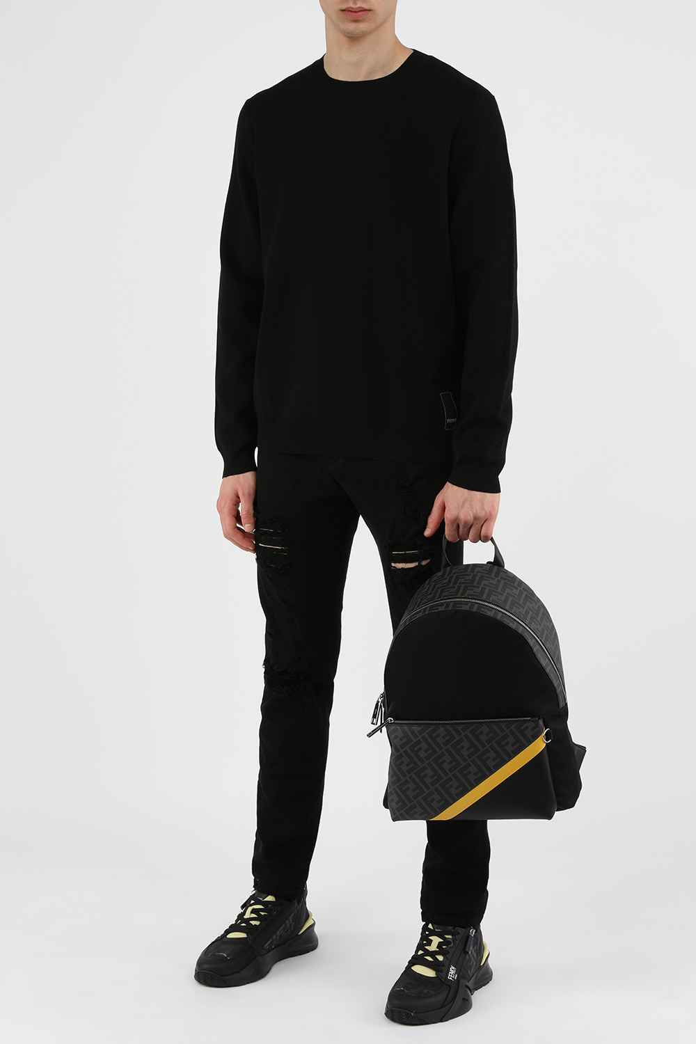 תמונת דוגמן קידמית של תיק גב מונוגרמי שחור עם פס כתום