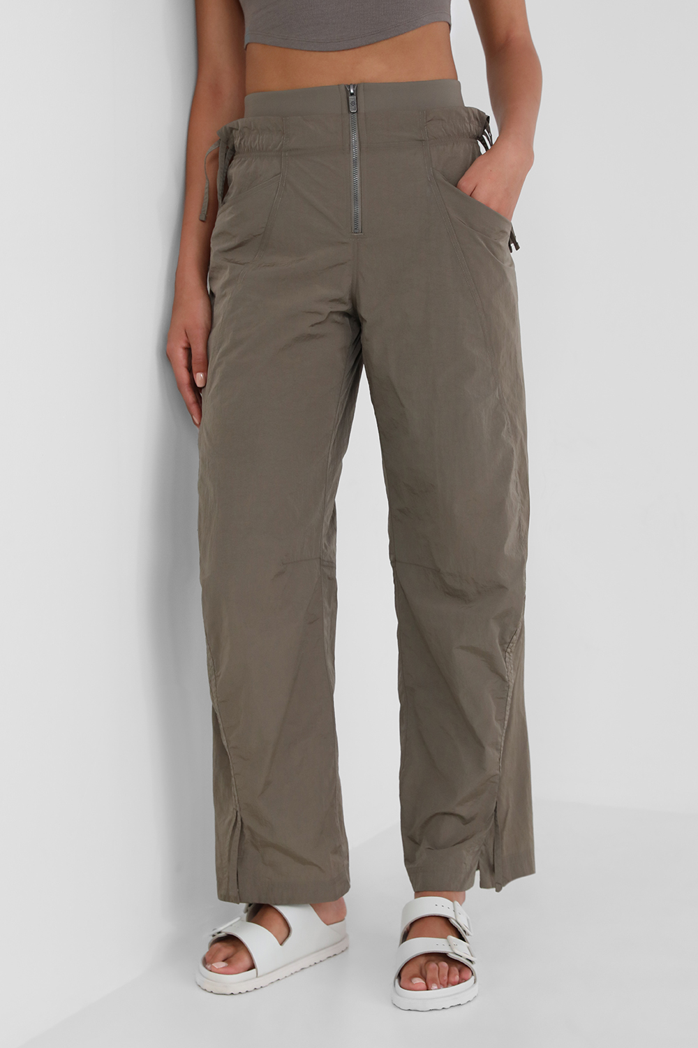 תמונת דוגמן קידמית של High Rise Wide Leg Lounge Pants