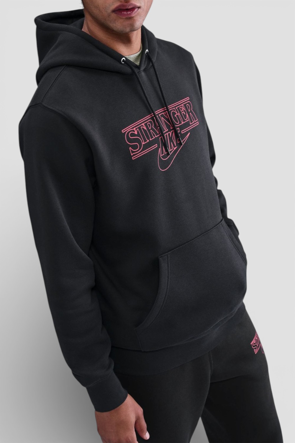 תמונת דוגמן קידמית של קפוצ&rsquo;ון נייקי X דברים מוזרים