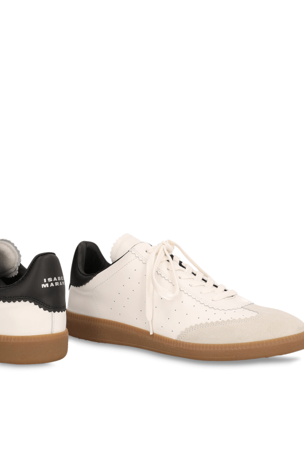 תמונת תקריב של נעלי סניקרס