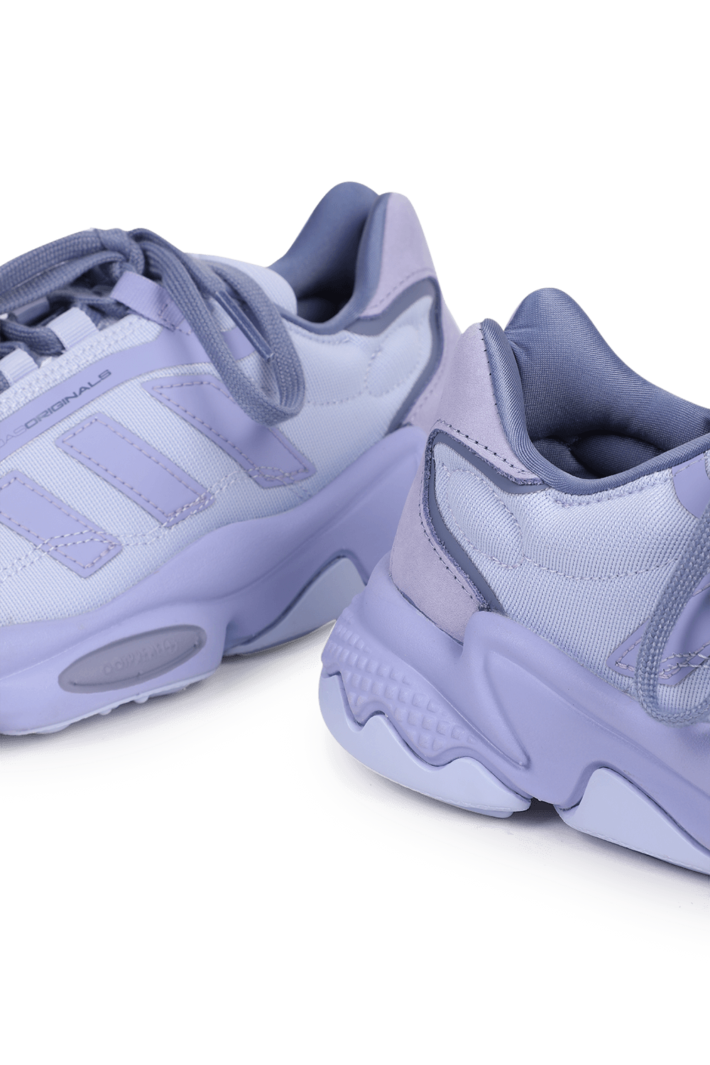 תמונת תקריב של Ozweego Pure Shoes in Purple