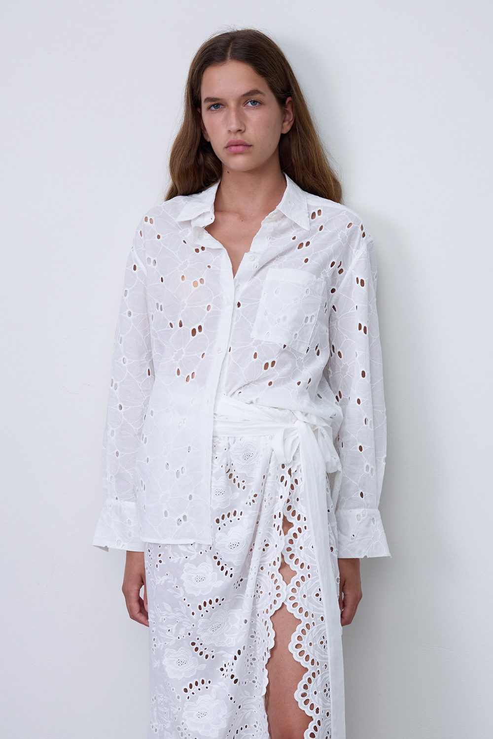 תמונת דוגמן קידמית של חולצה מכופתרת