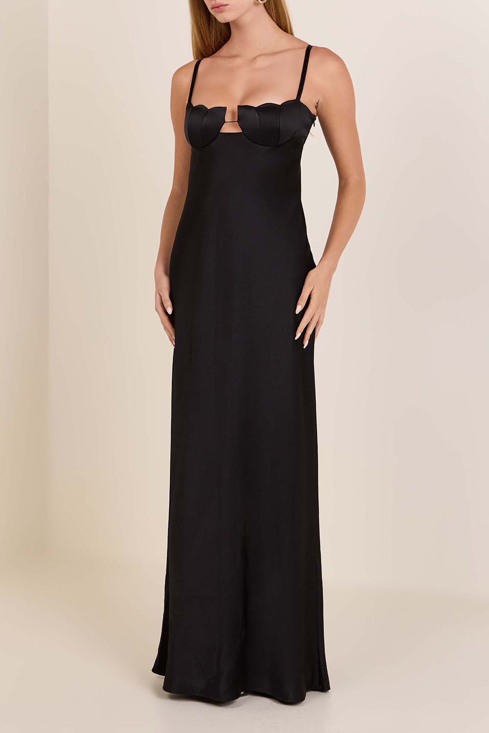 תמונת דוגמן קידמית של שמלת מקסי