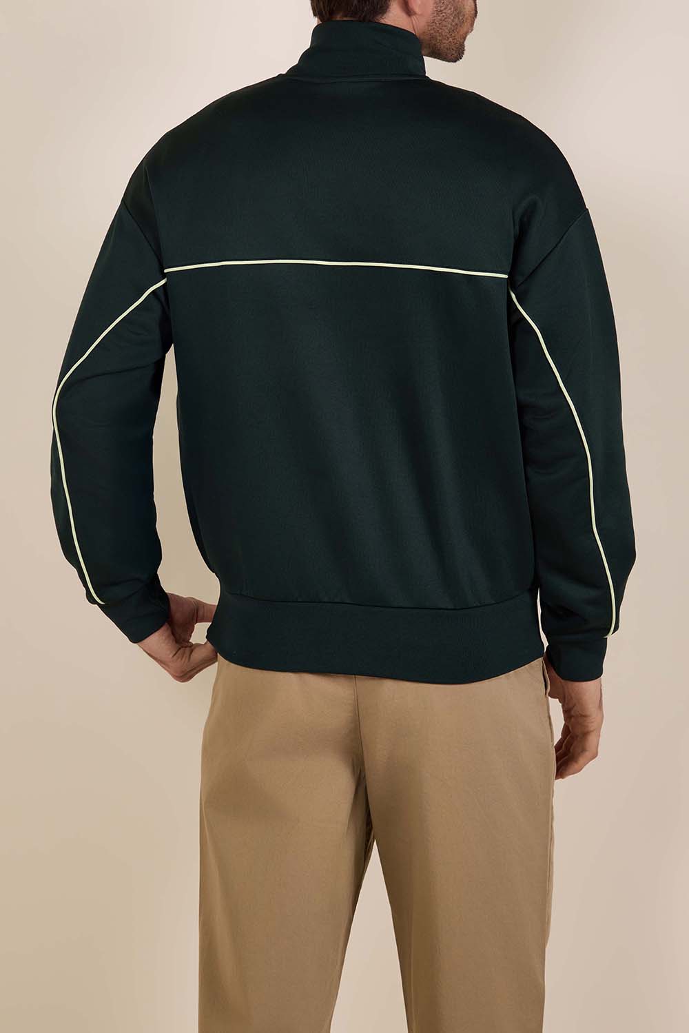 תמונת דוגמן אחורית של סווטשירט