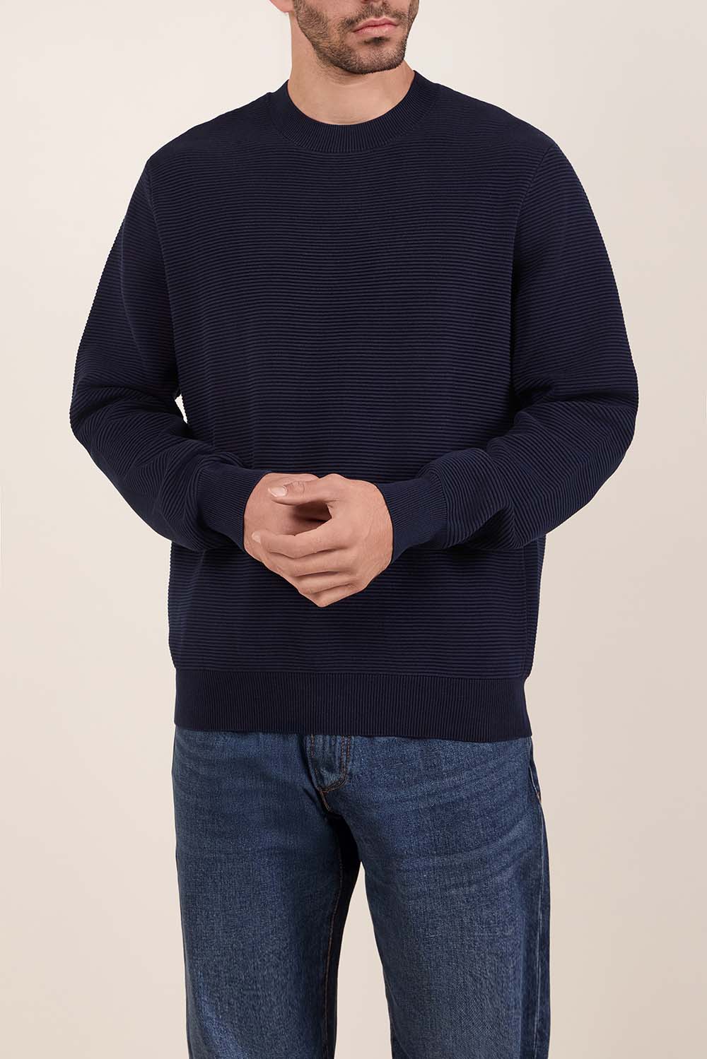 תמונת דוגמן קידמית של סוודר