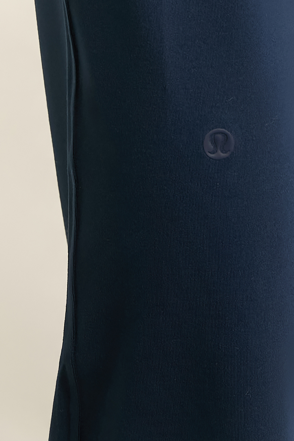 תמונת תקריב דוגמן של Soft Jersey Straight-Leg Mid-Rise Pant *REG