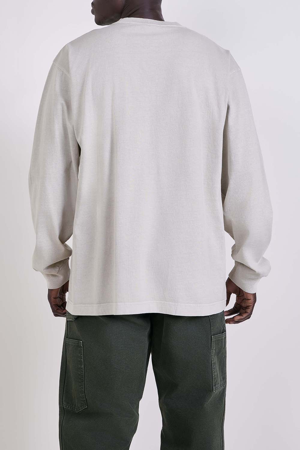 תמונת דוגמן אחורית של חולצת טי ארוכה