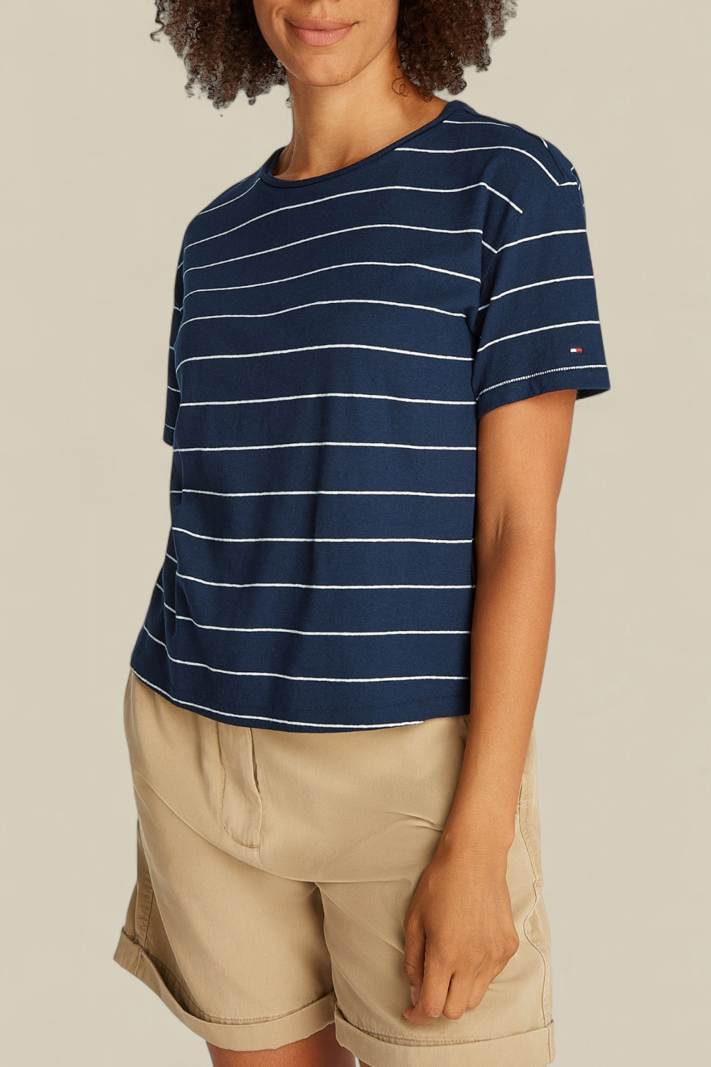 תמונת דוגמן קידמית של חולצת טי