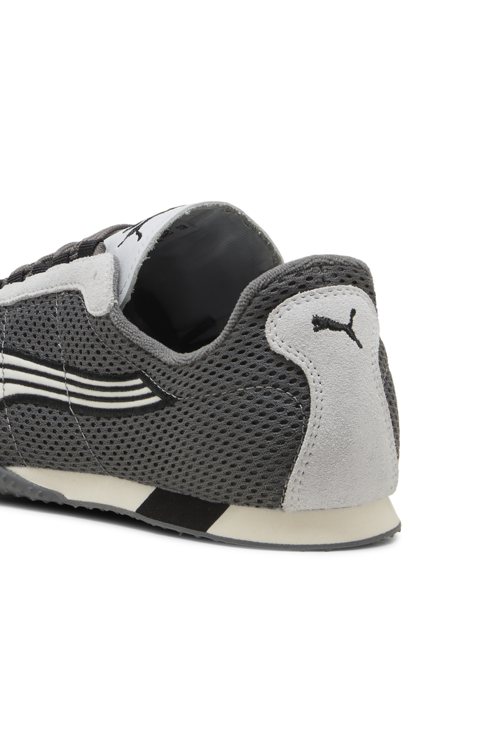 תמונת פנים של נעלי סניקרס