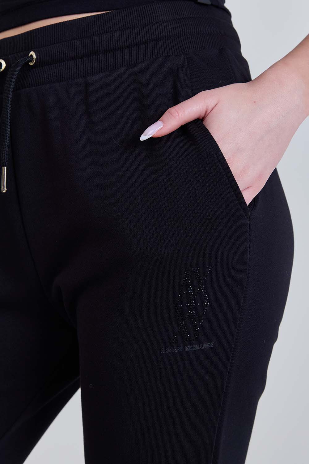 תמונת תקריב דוגמן של מכנסי ג'וגר