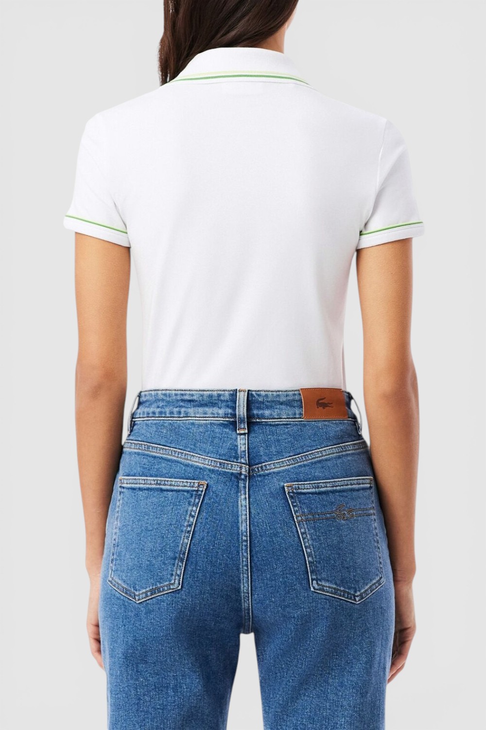 תמונת דוגמן אחורית של חולצת פולו