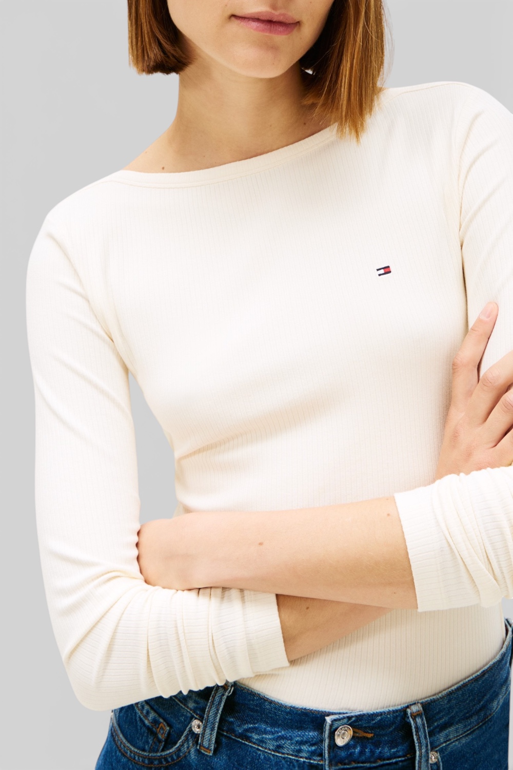 תמונת תקריב דוגמן של חולצת טי ארוכה