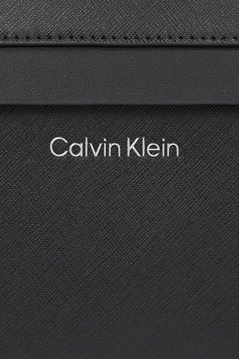 תמונת תקריב של תיק גב קמפוס