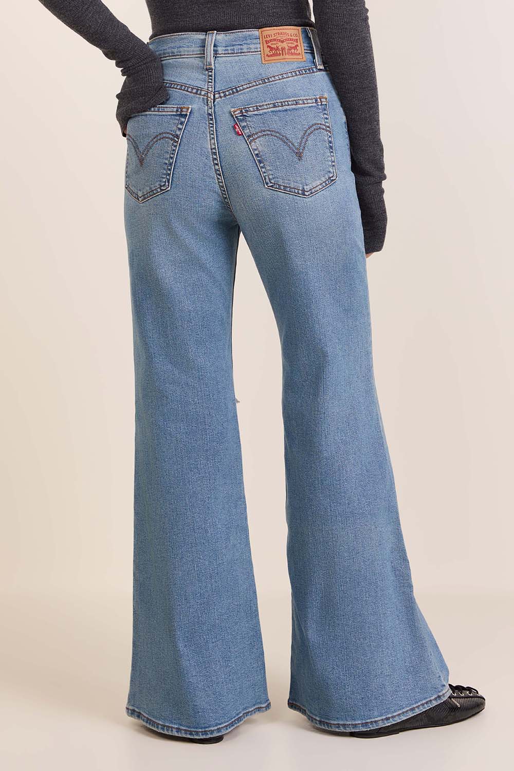 תמונת דוגמן אחורית של מכנסי ג'ינס ריבקייג