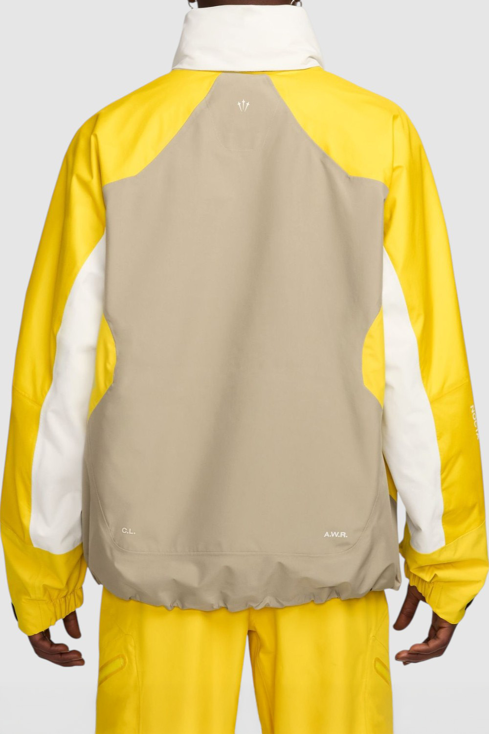 תמונת דוגמן אחורית של מעיל קל-משקל נייקי X נוקטה