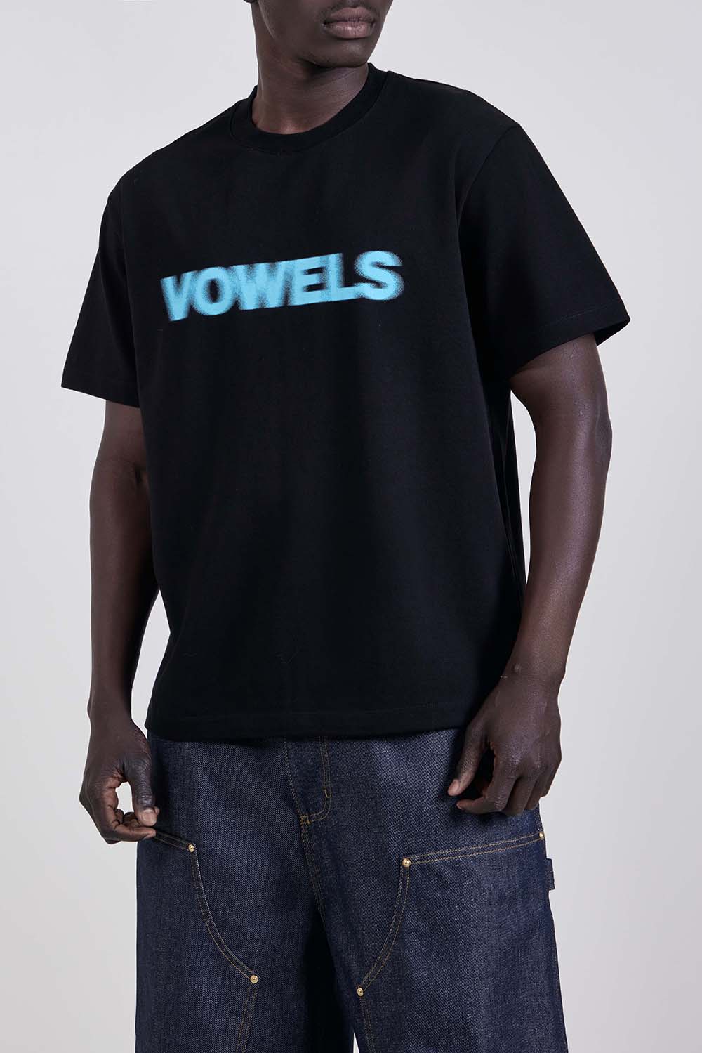 תמונת דוגמן קידמית של חולצת טי