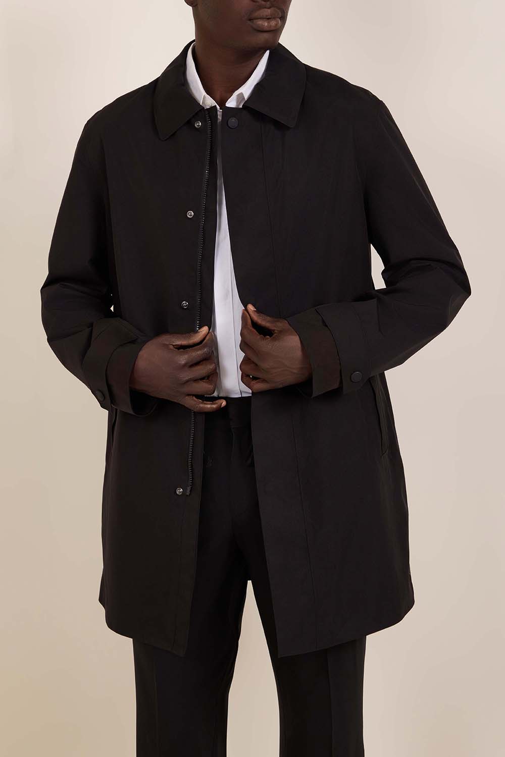 תמונת דוגמן קידמית של מעיל רוח