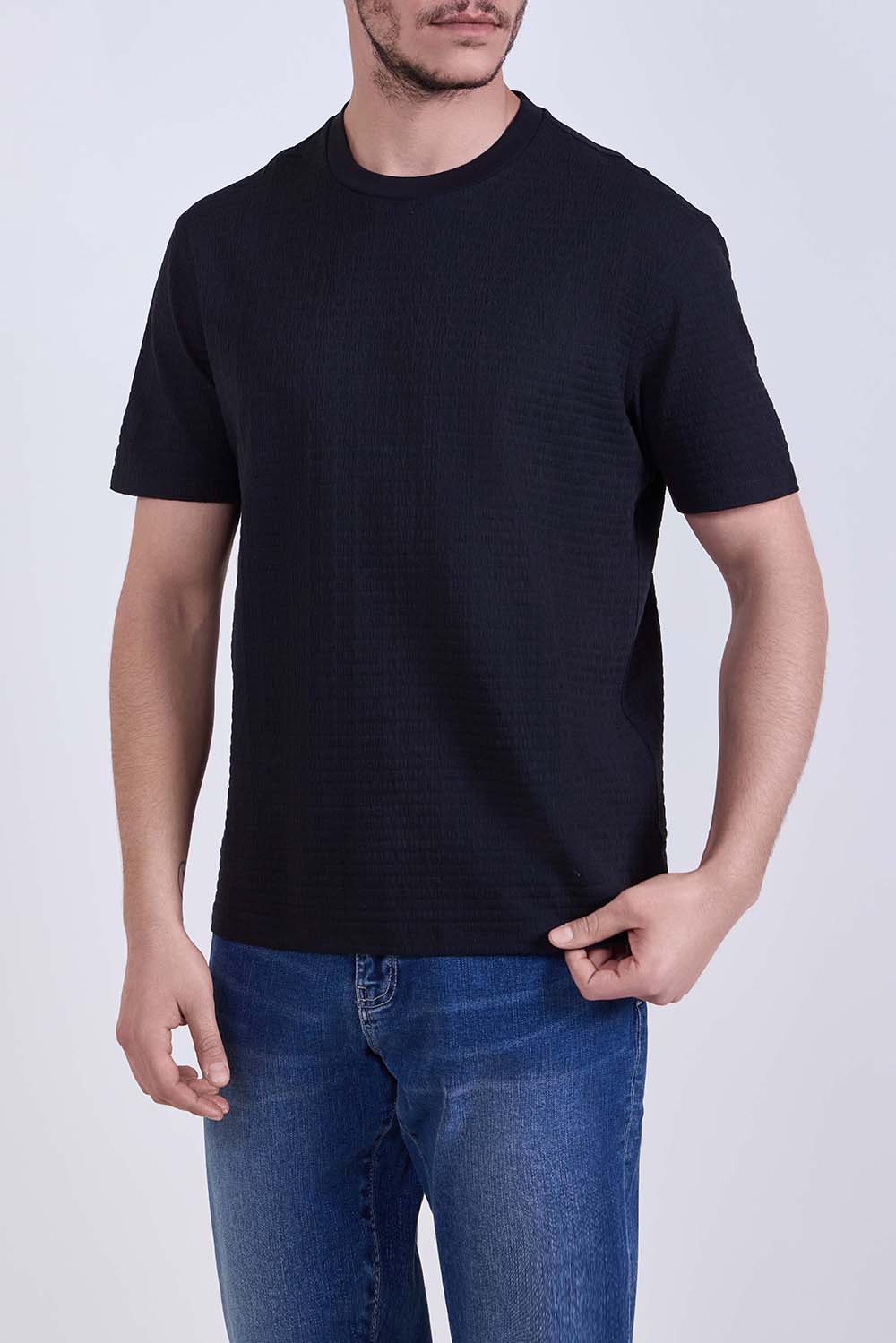 תמונת דוגמן קידמית של חולצת טי בגזרה רגילה