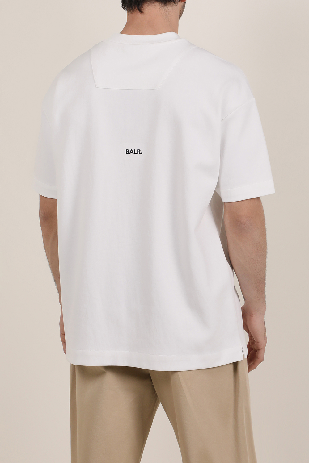 תמונת דוגמן אחורית של חולצת טי