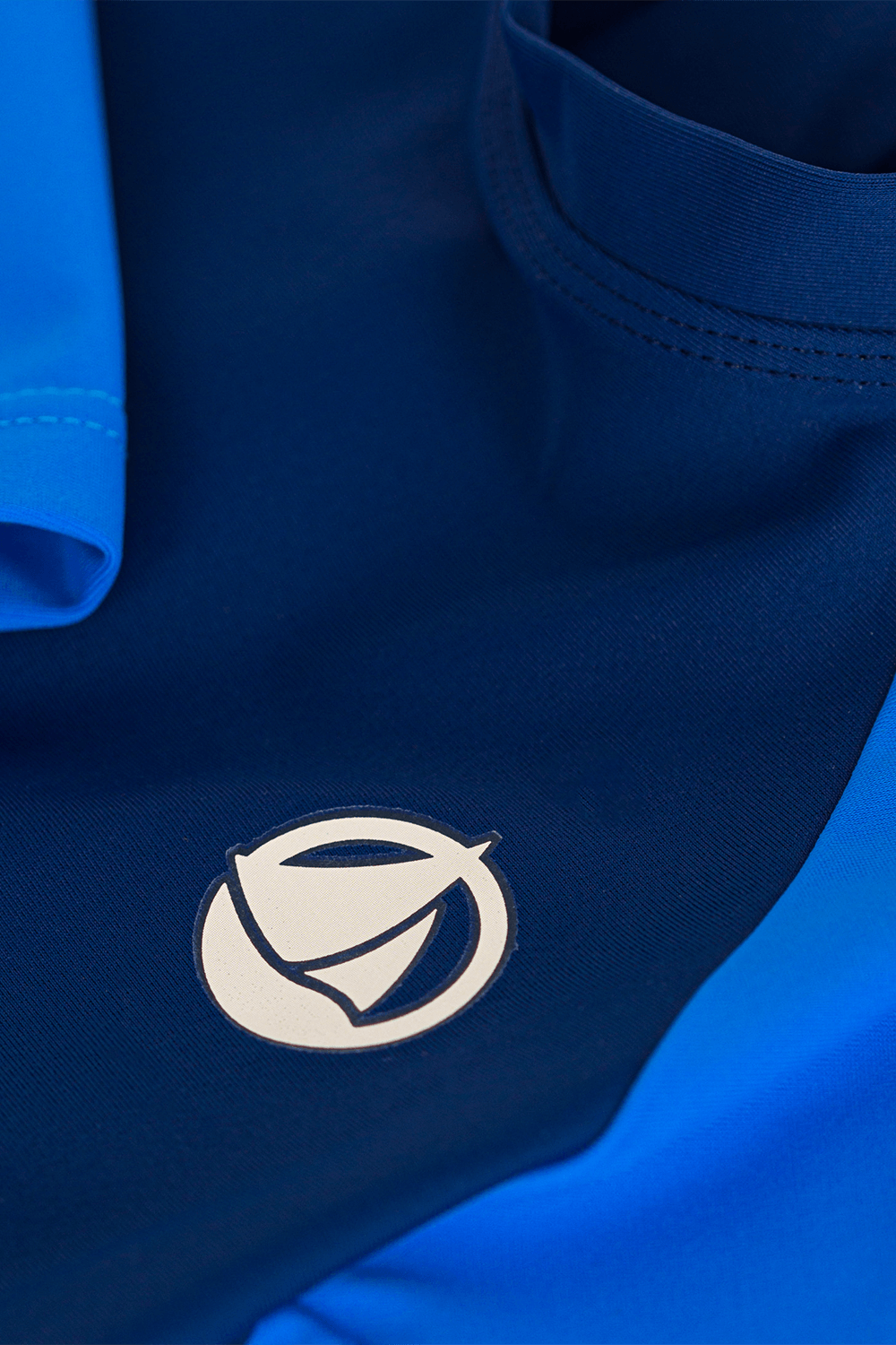 תמונת תקריב של חליפת בגד ים - גילאי 18-36 חודשים