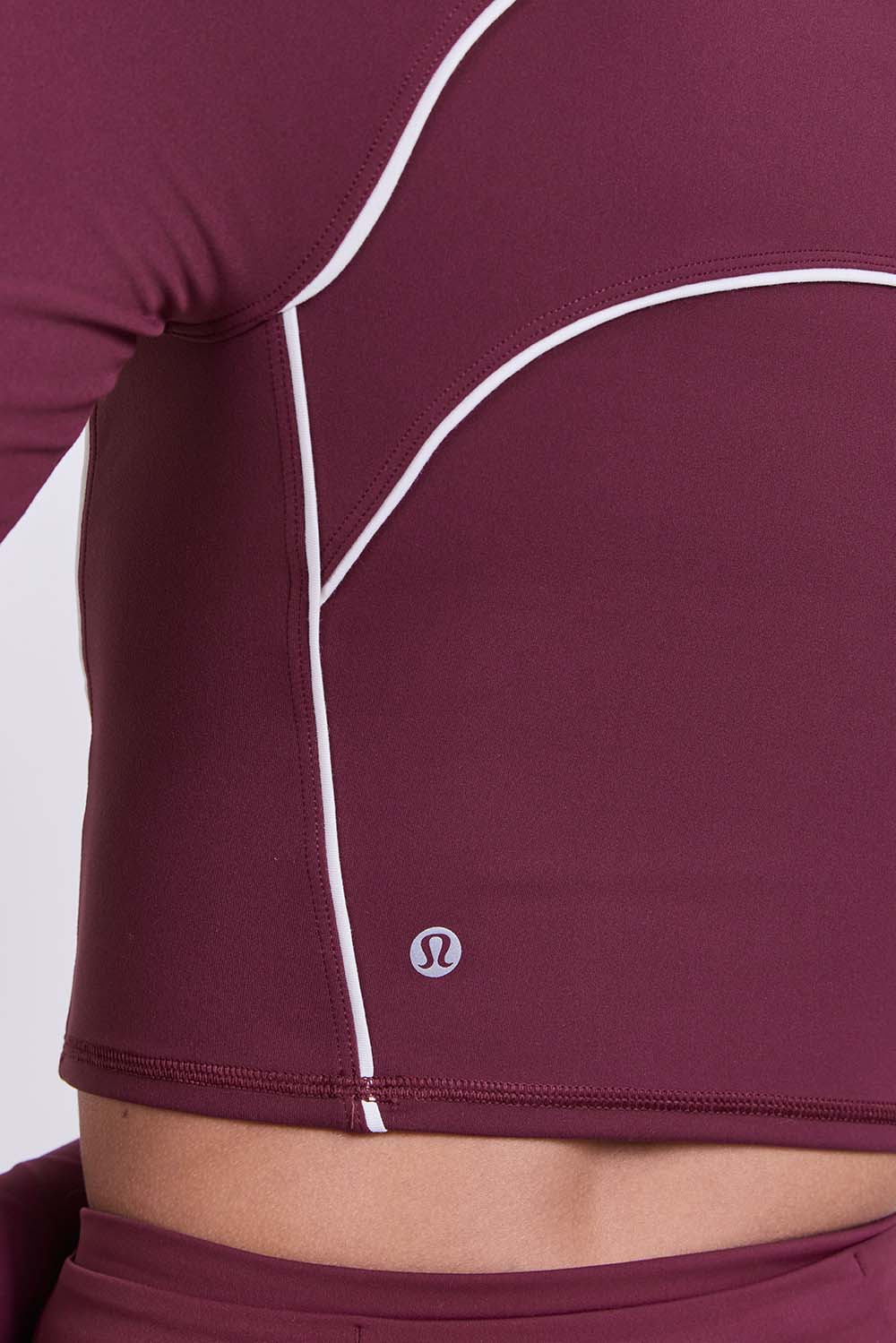 תמונת תקריב דוגמן של Wunder Train Cropped Long-Sleeve Half Zip