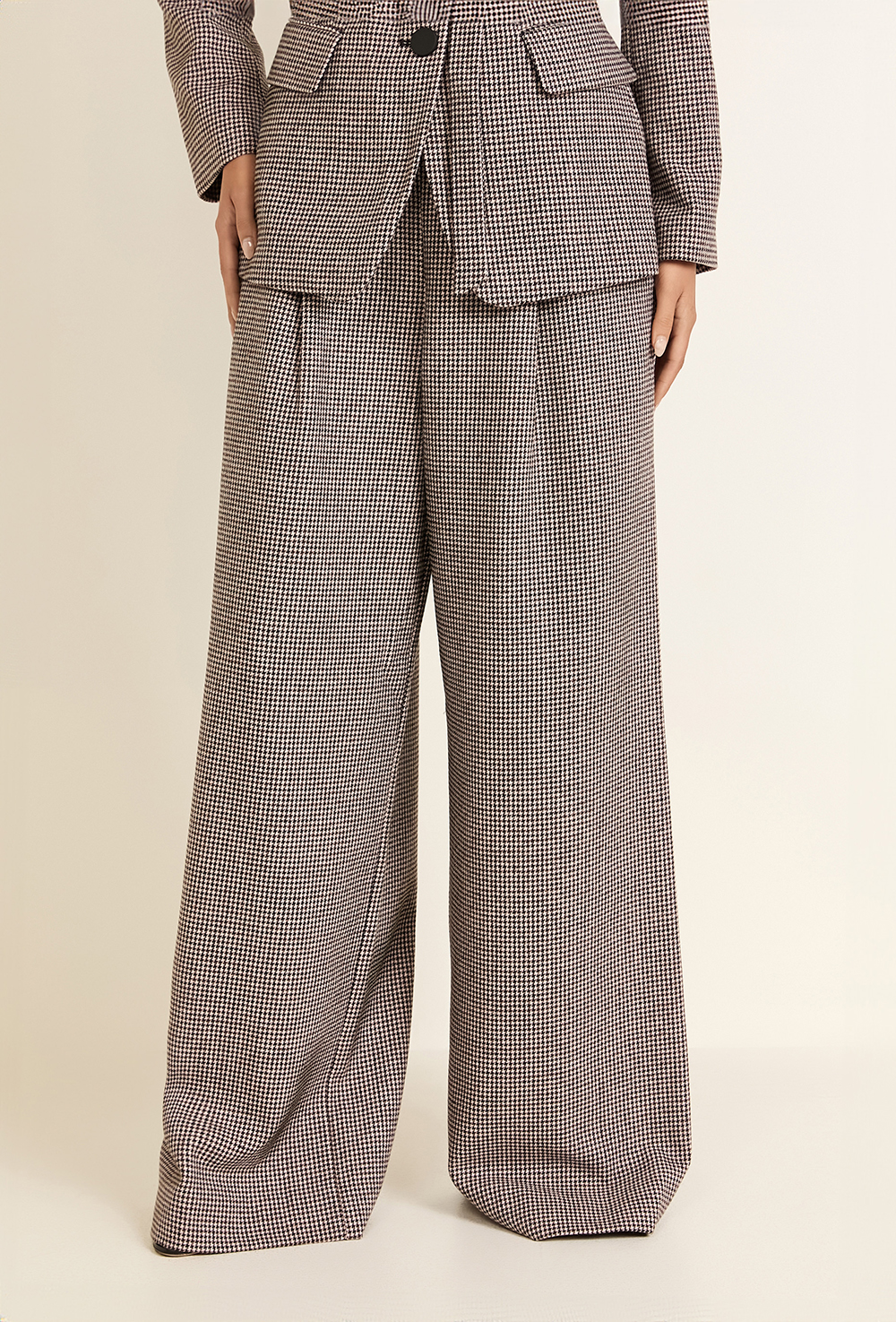 תמונת דוגמן קידמית של מכנסיים מחוייטים