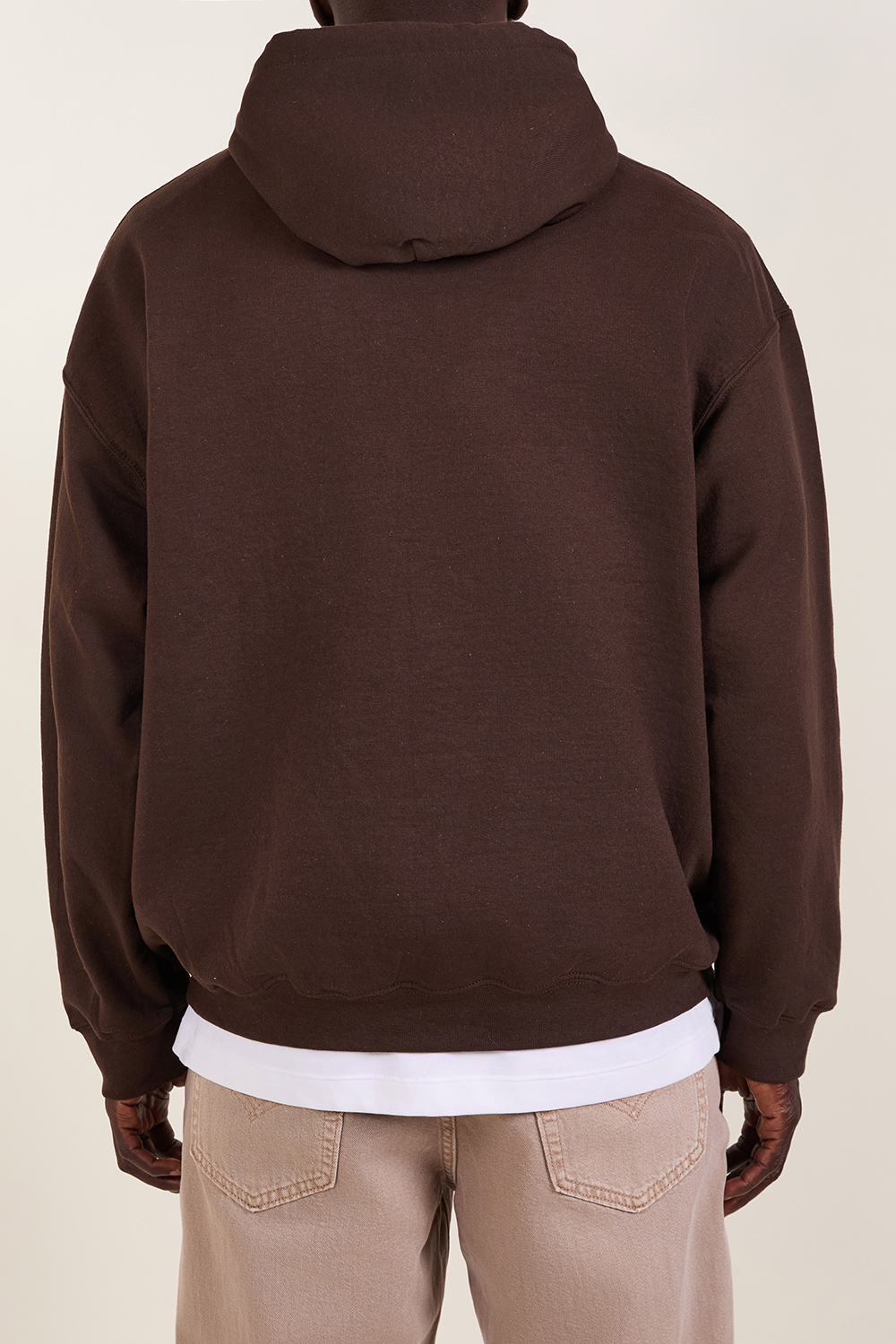 תמונת תקריב דוגמן של סווטשירט קפוצ'ון