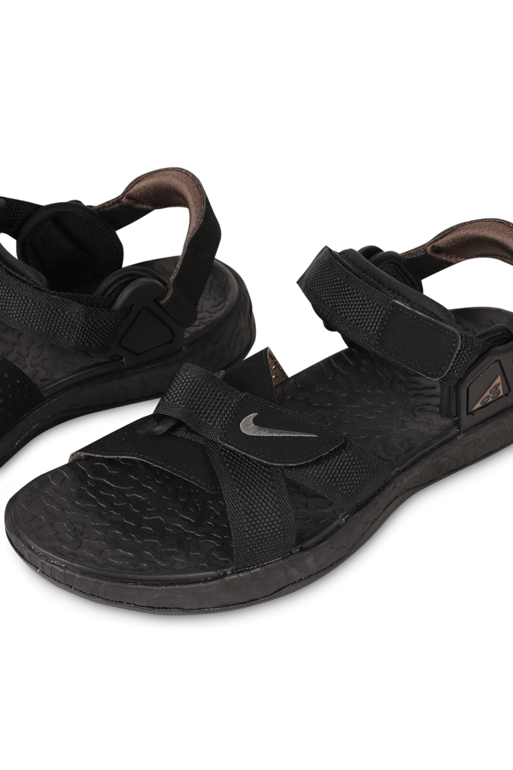 תמונת תקריב של Nike ACG Air Deschutz in Black