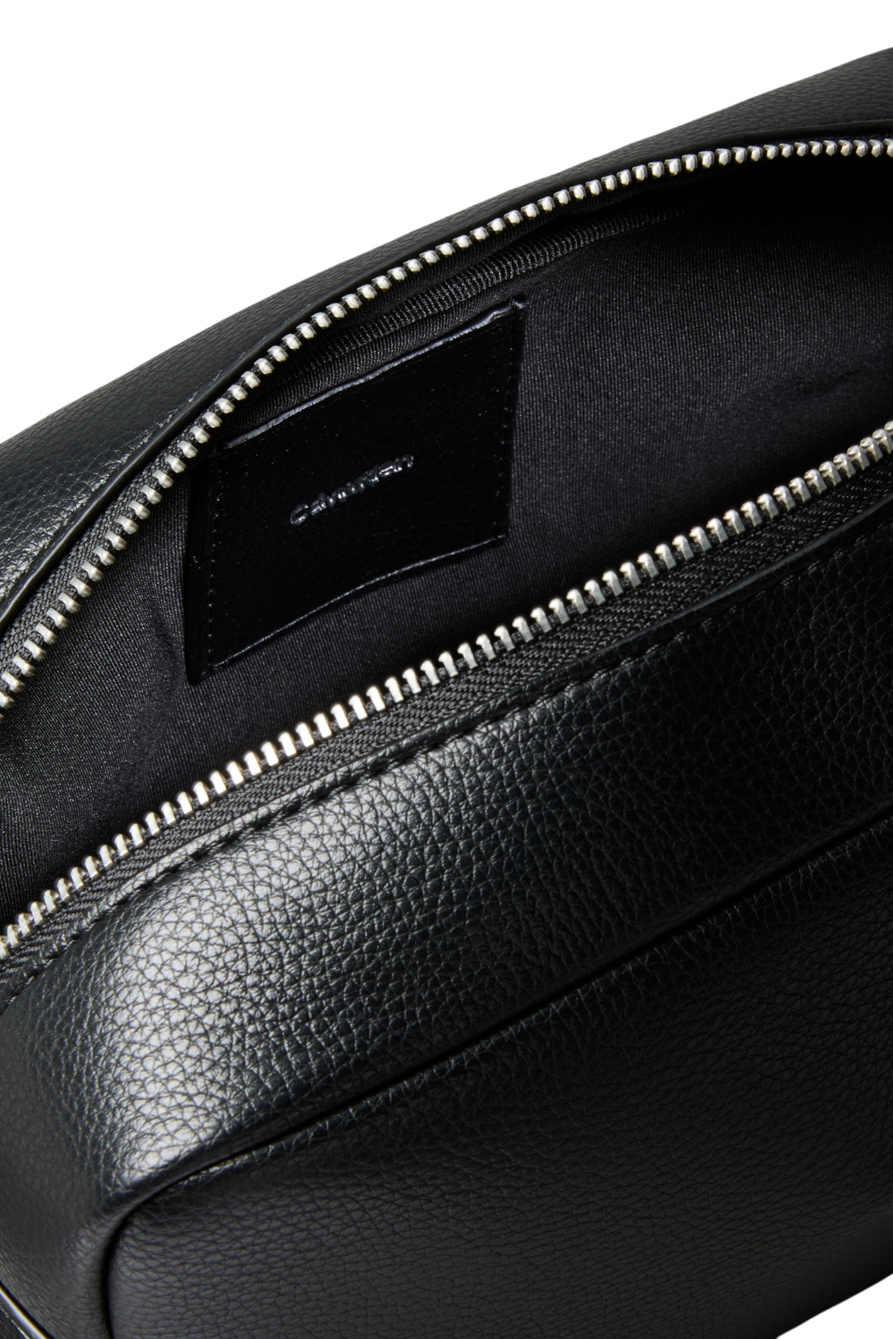 תמונת תקריב של תיק רחצה