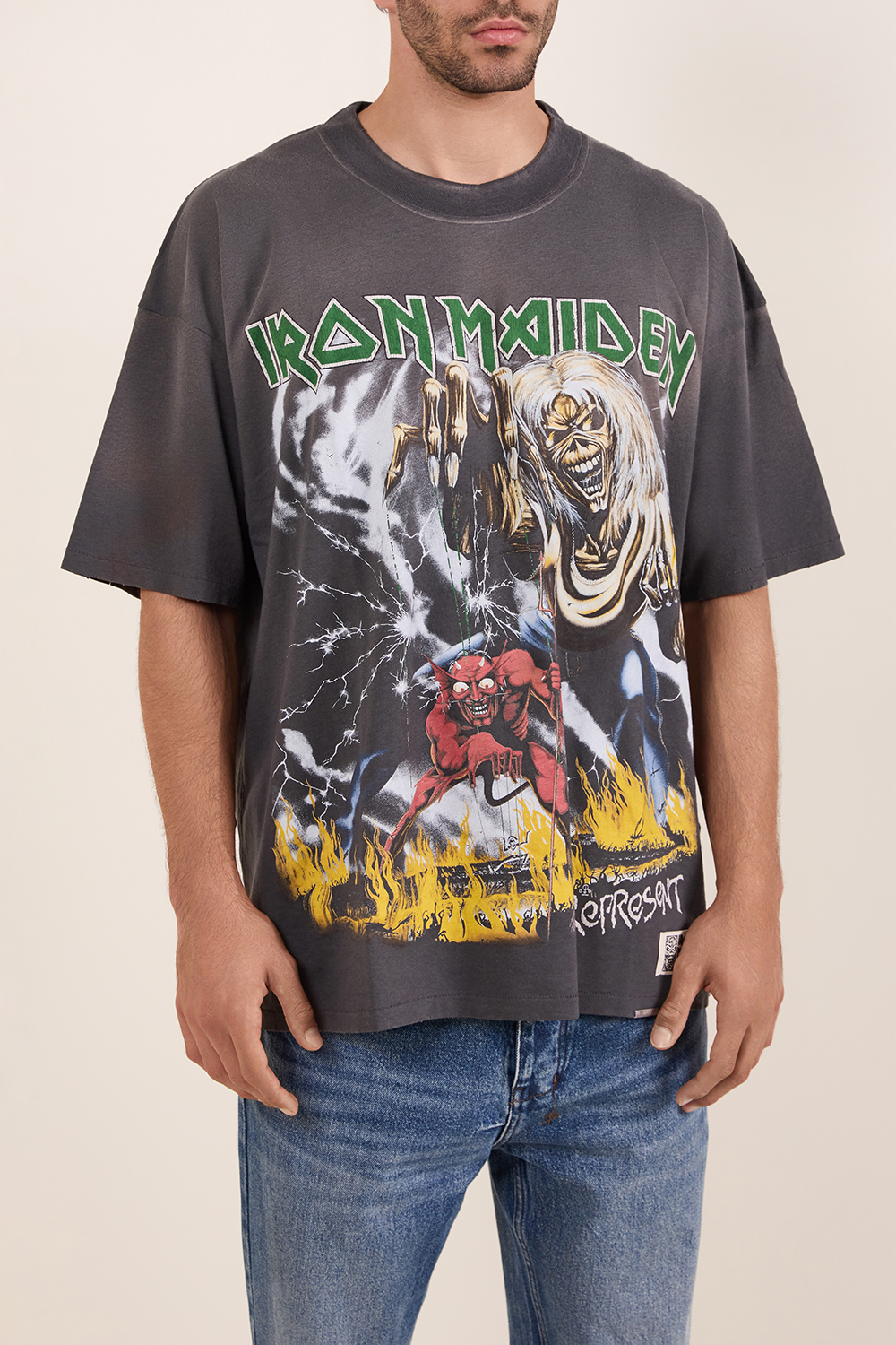 תמונת דוגמן קידמית של חולצת טי במהדורת 50 שנה לאיירון מיידן